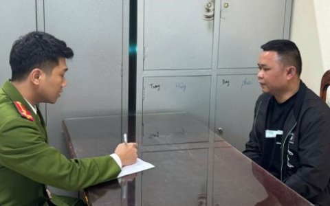 KHỞI TỐ 12 ĐỐI TƯỢNG LIÊN QUAN ĐẾN KHAI THÁC CÁT TRÁI PHÉP